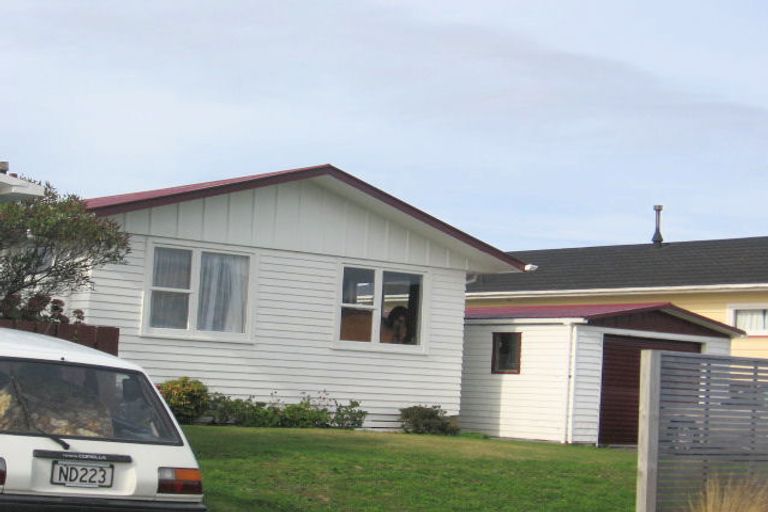 Photo of property in 10 Glenamoy Crescent, Johnsonville, Wellington, 6037