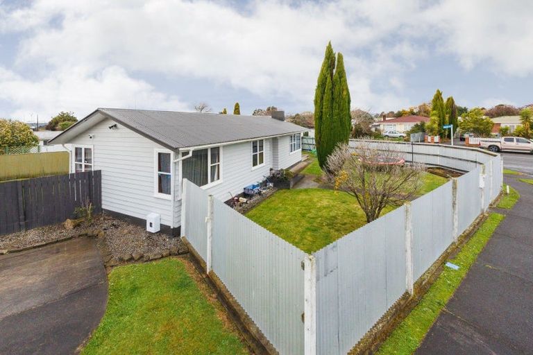 Photo of property in 87 Sutherland Crescent, Westbrook, Palmerston North, 4412