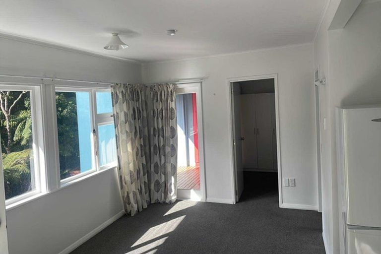 Photo of property in 2/8 Kaitawa Road, York Bay, Lower Hutt, 5013