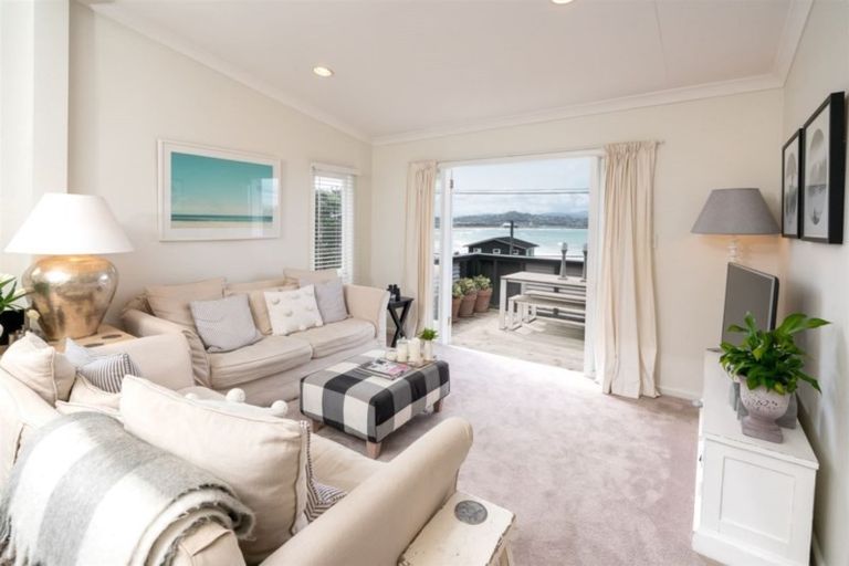 Photo of property in 278 Queens Drive, Lyall Bay, Wellington, 6022