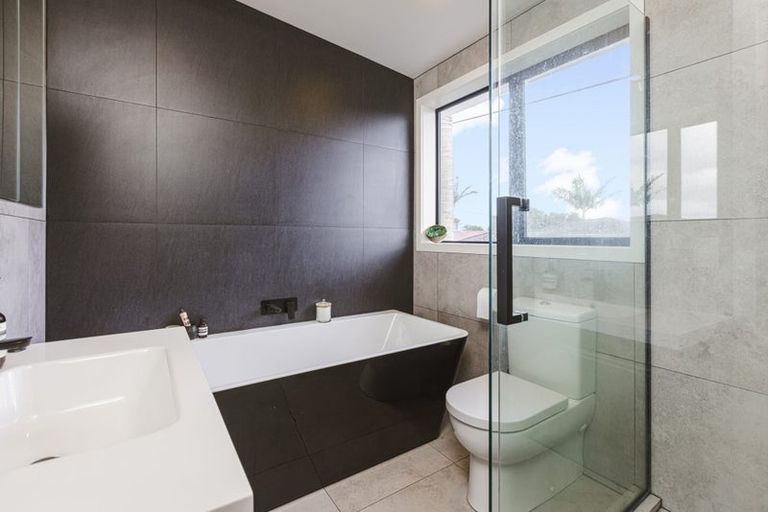 Photo of property in 15c Helga Crescent, Te Atatu Peninsula, Auckland, 0610