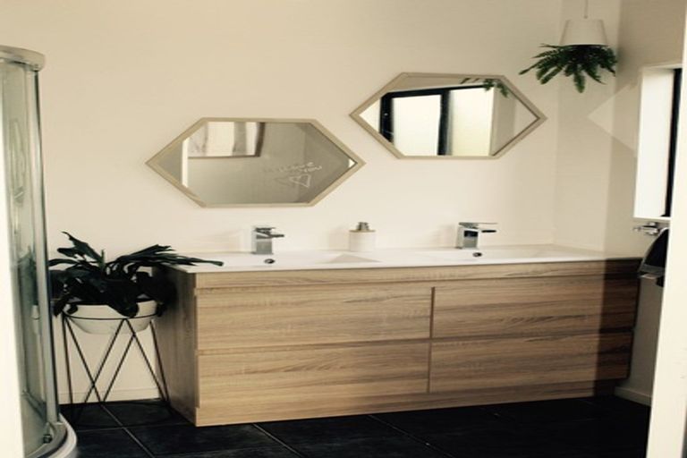 Photo of property in 10 Tokay Place, Huapai, Kumeu, 0810