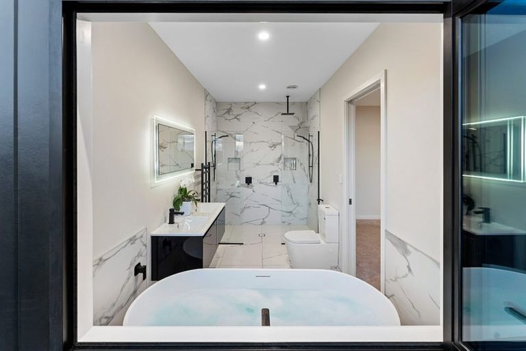 Photo of property in 5 Taranui Way, Paraparaumu Beach, Paraparaumu, 5032