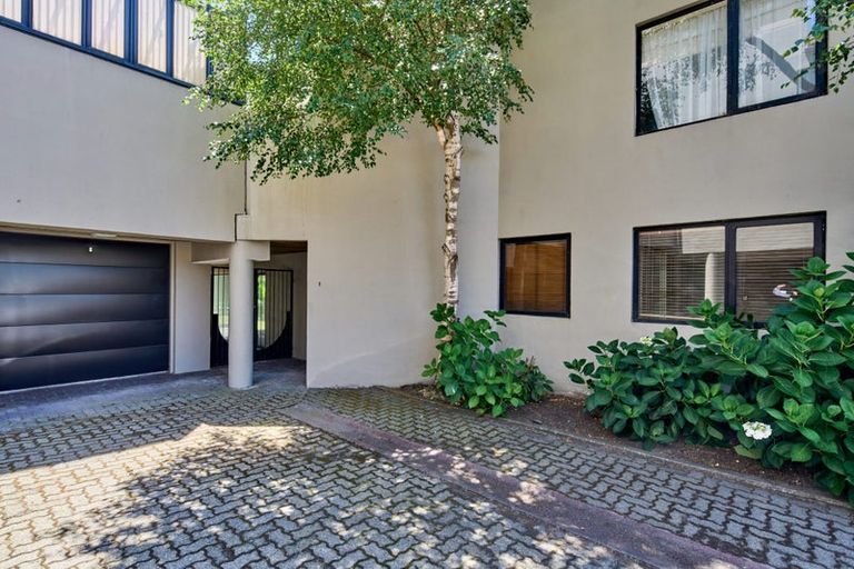 Photo of property in Highwic, 2/32 Hobson Street, Thorndon, Wellington, 6011