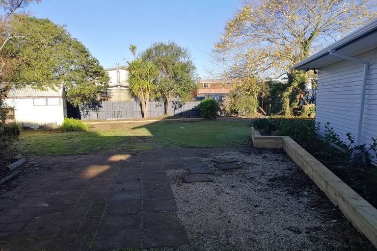 Photo of property in 21 Whitford Road, Howick, Auckland, 2014