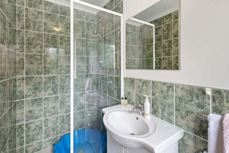 Photo of property in 30 Lyndhurst Road, Te Atatu South, Auckland, 0610