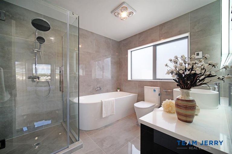 Photo of property in 21 Knockanara Drive, Flat Bush, Auckland, 2019