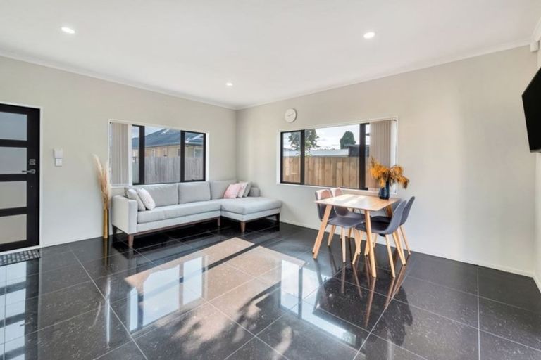 Photo of property in 3a Edwards Avenue, Henderson, Auckland, 0610