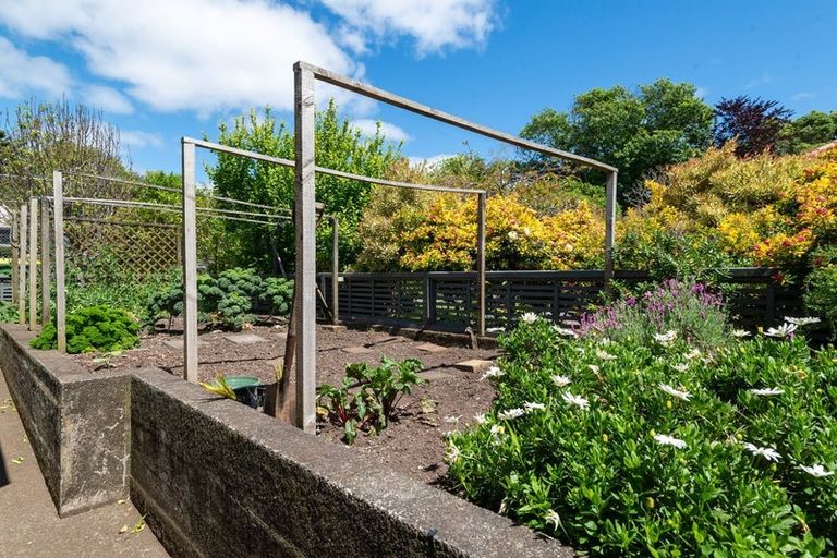 Photo of property in 8 Terrylyn Drive, Hillcrest, Auckland, 0627