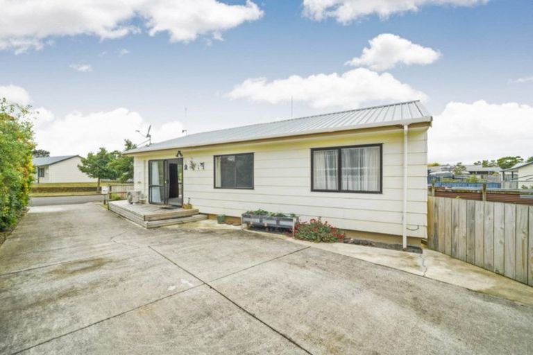 Photo of property in 99 Hillcrest Drive, Kelvin Grove, Palmerston North, 4414