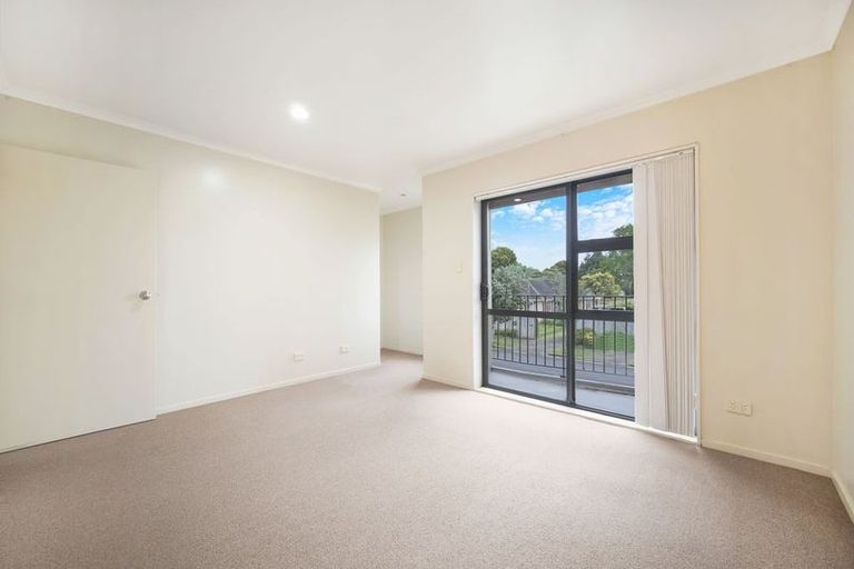 Photo of property in 2/17 Harbour View Road, Te Atatu Peninsula, Auckland, 0610