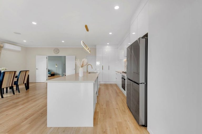 Photo of property in 9 Cloonlyon Drive, Flat Bush, Auckland, 2019
