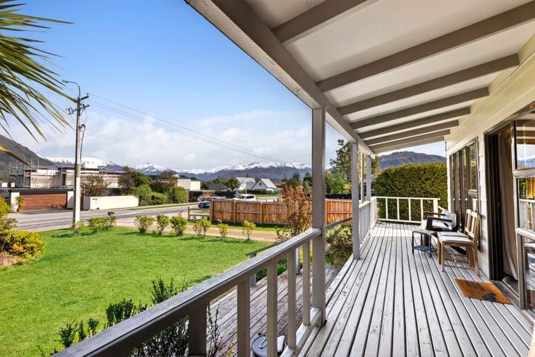 Photo of property in 229 Beacon Point Road, Wanaka, 9305