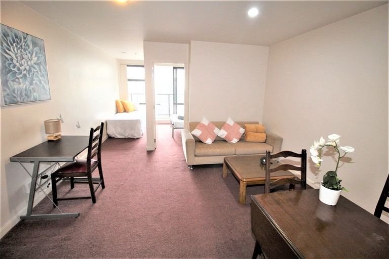 Photo of property in 39 Noall Street, Te Atatu Peninsula, Auckland, 0610