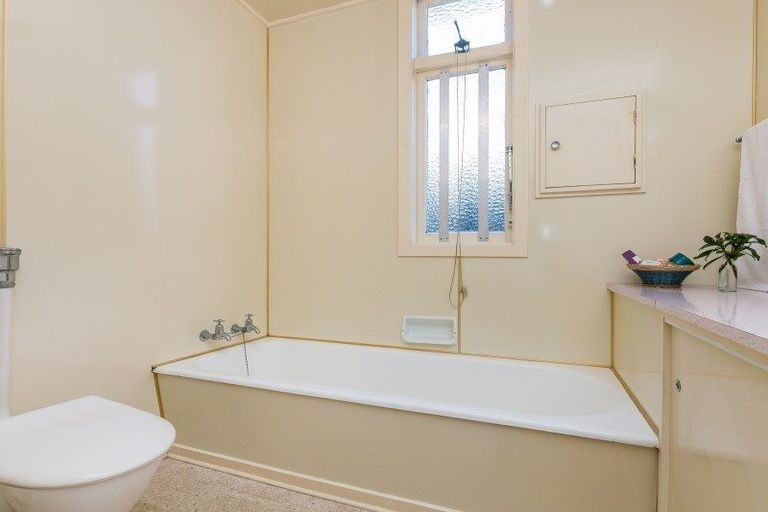 Photo of property in 38 Mills Road, Brooklyn, Wellington, 6021