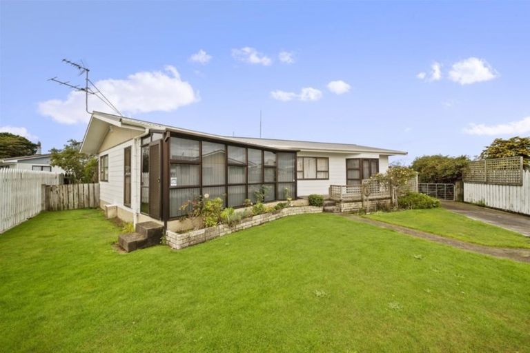 Photo of property in 16 Manuka Place, Hawera, 4610