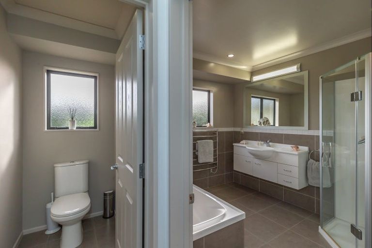 Photo of property in 22 Waipuna Grove, Levin, 5571