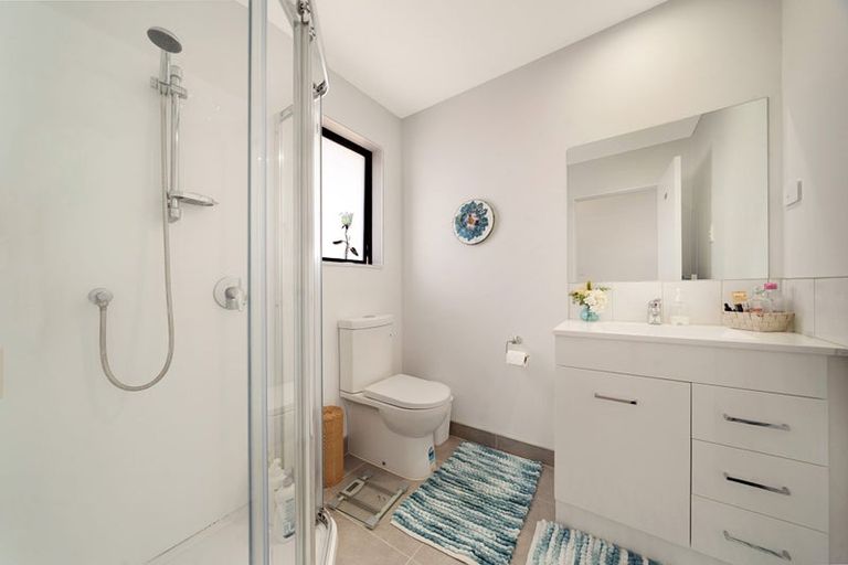 Photo of property in 43 Eileen Newey Place, Henderson, Auckland, 0612