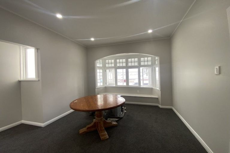 Photo of property in 230 Oriental Parade, Oriental Bay, Wellington, 6011