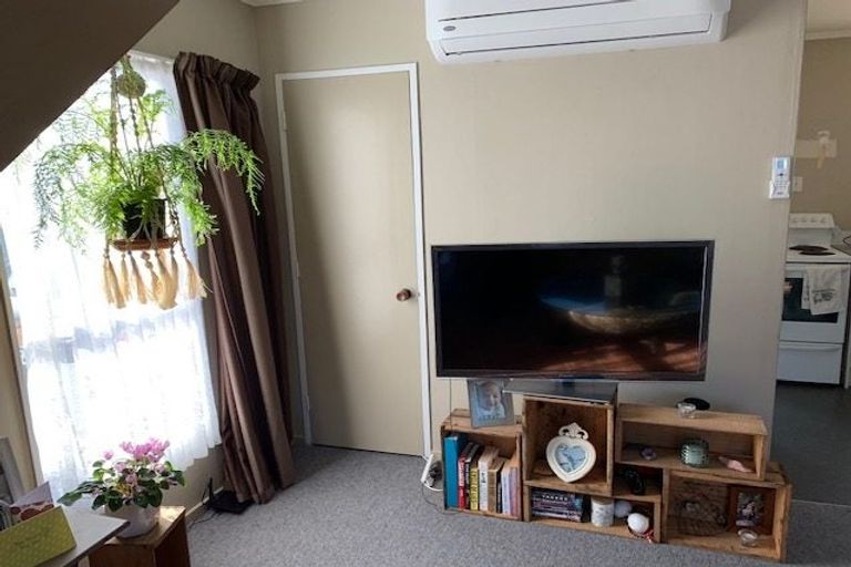 Photo of property in 49f3 Apu Crescent, Lyall Bay, Wellington, 6022