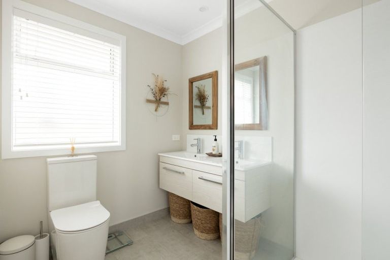 Photo of property in 37 Mahana Way, Pyes Pa, Tauranga, 3112