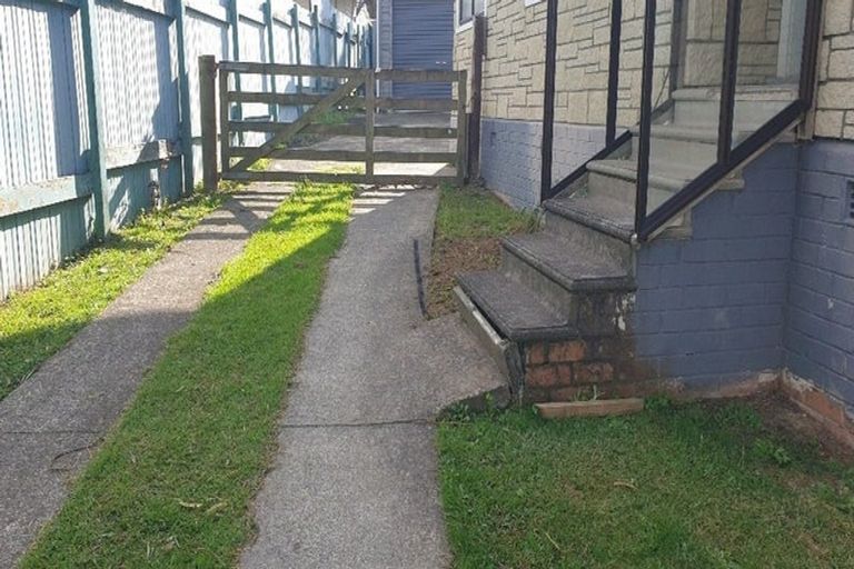 Photo of property in 33 Strid Road, Te Atatu South, Auckland, 0610