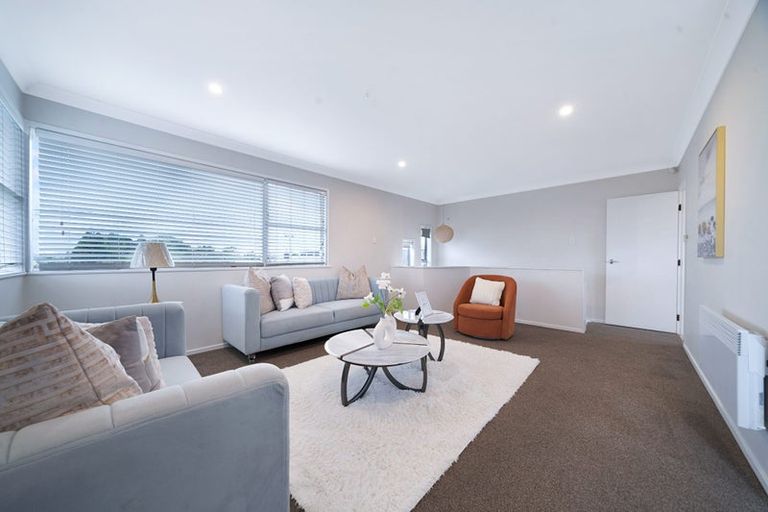 Photo of property in 102 Tirimoana Road, Te Atatu South, Auckland, 0602
