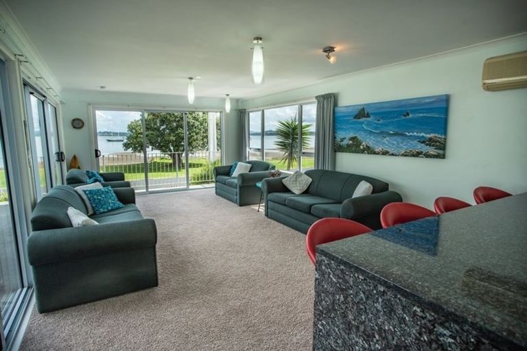 Photo of property in 10 Waikaraka Beach Road, Tamaterau, Whangarei, 0174