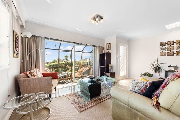 Photo of property in 2/2 Routley Drive, Glen Eden, Auckland, 0602