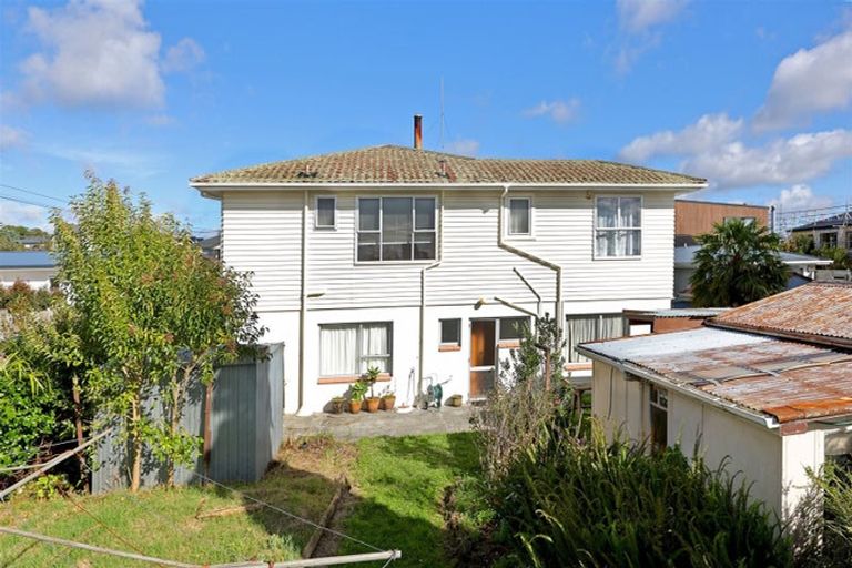 Photo of property in 5 Renata Crescent, Te Atatu Peninsula, Auckland, 0610