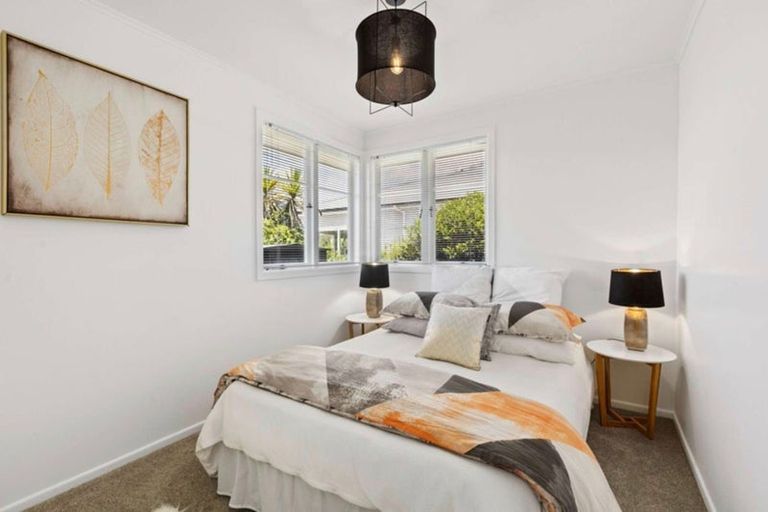 Photo of property in 32 Neil Avenue, Te Atatu Peninsula, Auckland, 0610