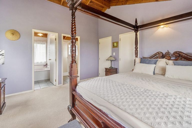 Photo of property in 3 Lantana Road, Green Bay, Auckland, 0604