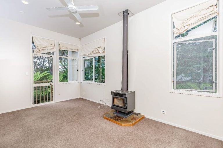Photo of property in 17 Highwood Grove, Torbay, Auckland, 0630
