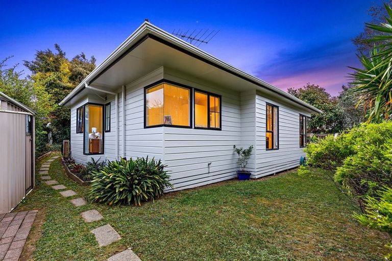 Photo of property in 2/54 Granville Drive, Massey, Auckland, 0614