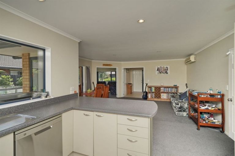 Photo of property in 15 Amoka Crescent, Parklands, Christchurch, 8083