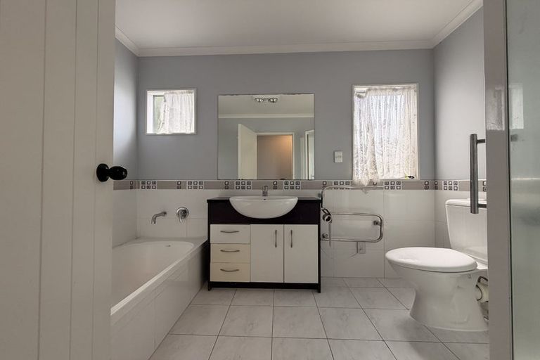 Photo of property in 41a Baverstock Road, Flat Bush, Auckland, 2016
