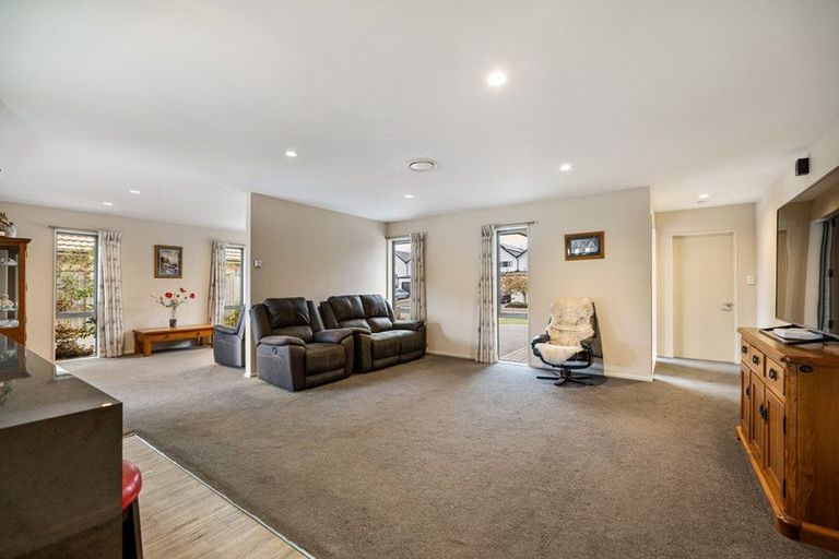 Photo of property in 8 Albert Sheppard Close, Yaldhurst, Christchurch, 8042