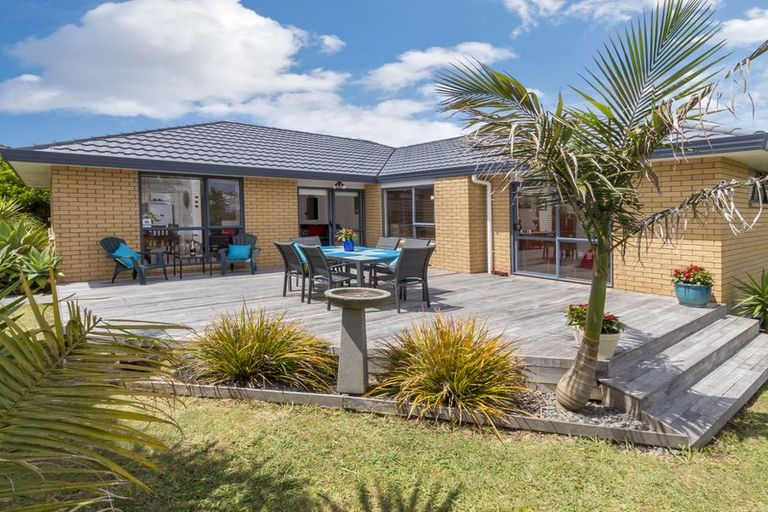 Photo of property in 20 Nephin Place, East Tamaki Heights, Auckland, 2016