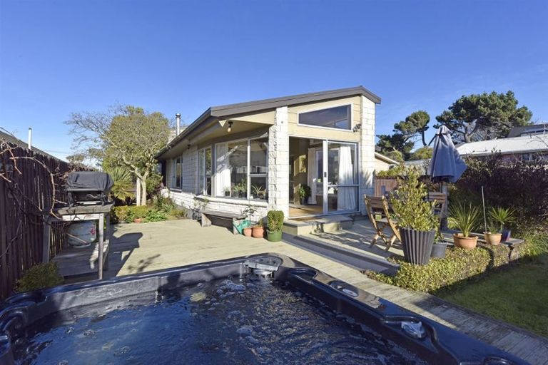 Photo of property in 56 Effingham Street, North New Brighton, Christchurch, 8083