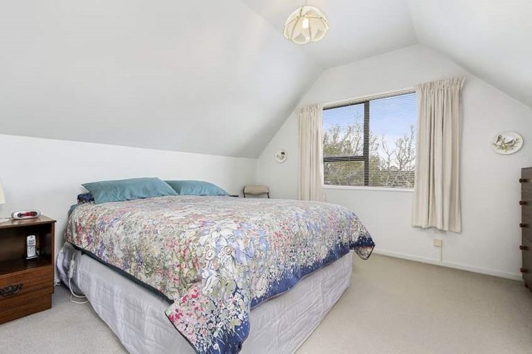 Photo of property in 4 Sunward Rise, Glenfield, Auckland, 0629