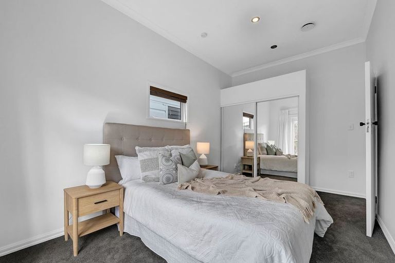 Photo of property in 15 Wallath Road, Westown, New Plymouth, 4310