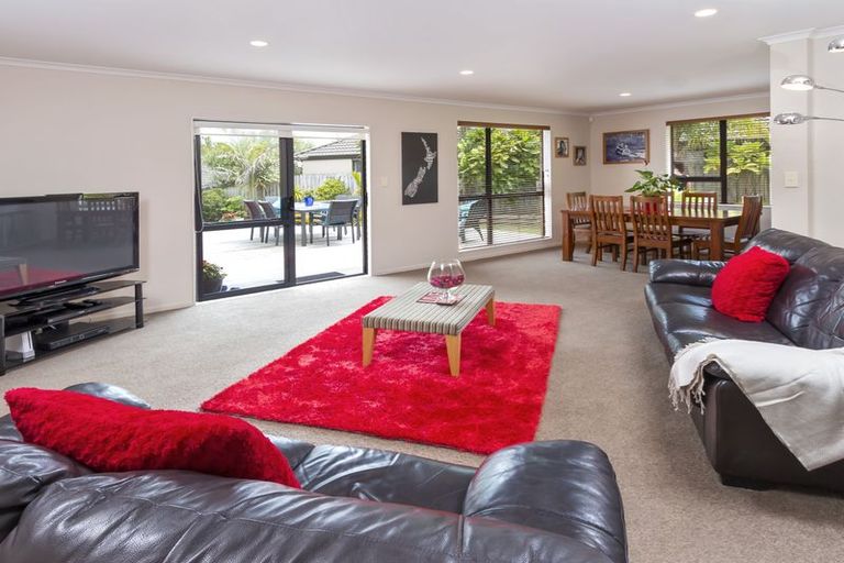 Photo of property in 20 Nephin Place, East Tamaki Heights, Auckland, 2016