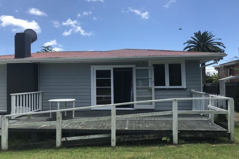 Photo of property in 14 Amberley Avenue, Te Atatu South, Auckland, 0610