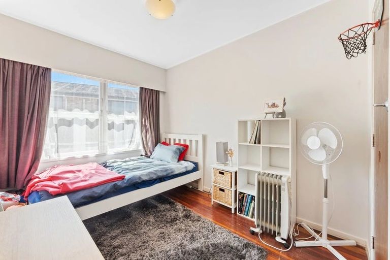 Photo of property in 1 Sexton Place, Manurewa East, Auckland, 2102