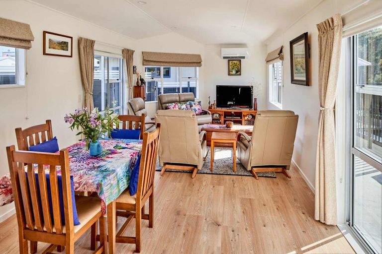 Photo of property in 39 James Cook Drive, Whitby, Porirua, 5024