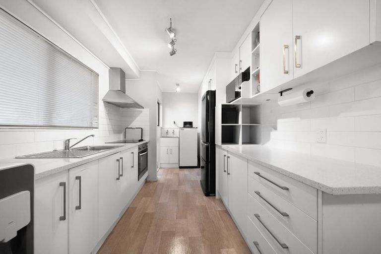 Photo of property in 2/39 Templeton Place, Clendon Park, Auckland, 2103