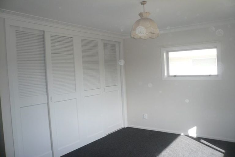 Photo of property in 43 Edmonton Road, Henderson, Auckland, 0612