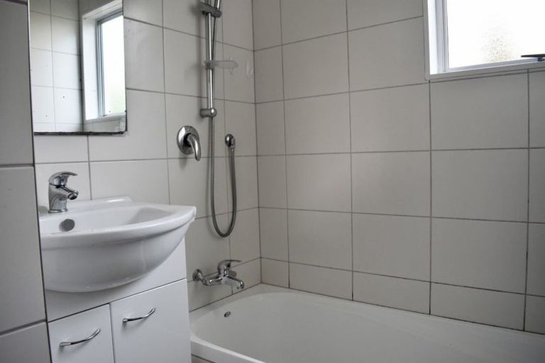 Photo of property in 3 Garton Drive, Massey, Auckland, 0614