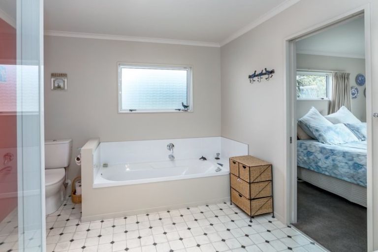 Photo of property in 2 Sam Meads Way, Greytown, 5712