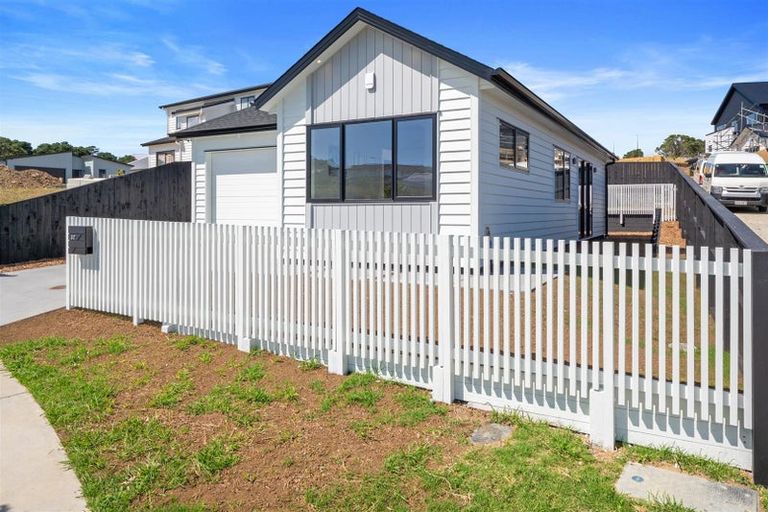 Photo of property in 52 Whakairo Crescent, Gulf Harbour, Whangaparaoa, 0930